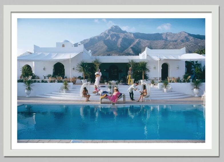Retro Poolside Host Luxury Lif - Luxury Lifestyle Picture 评论和价格